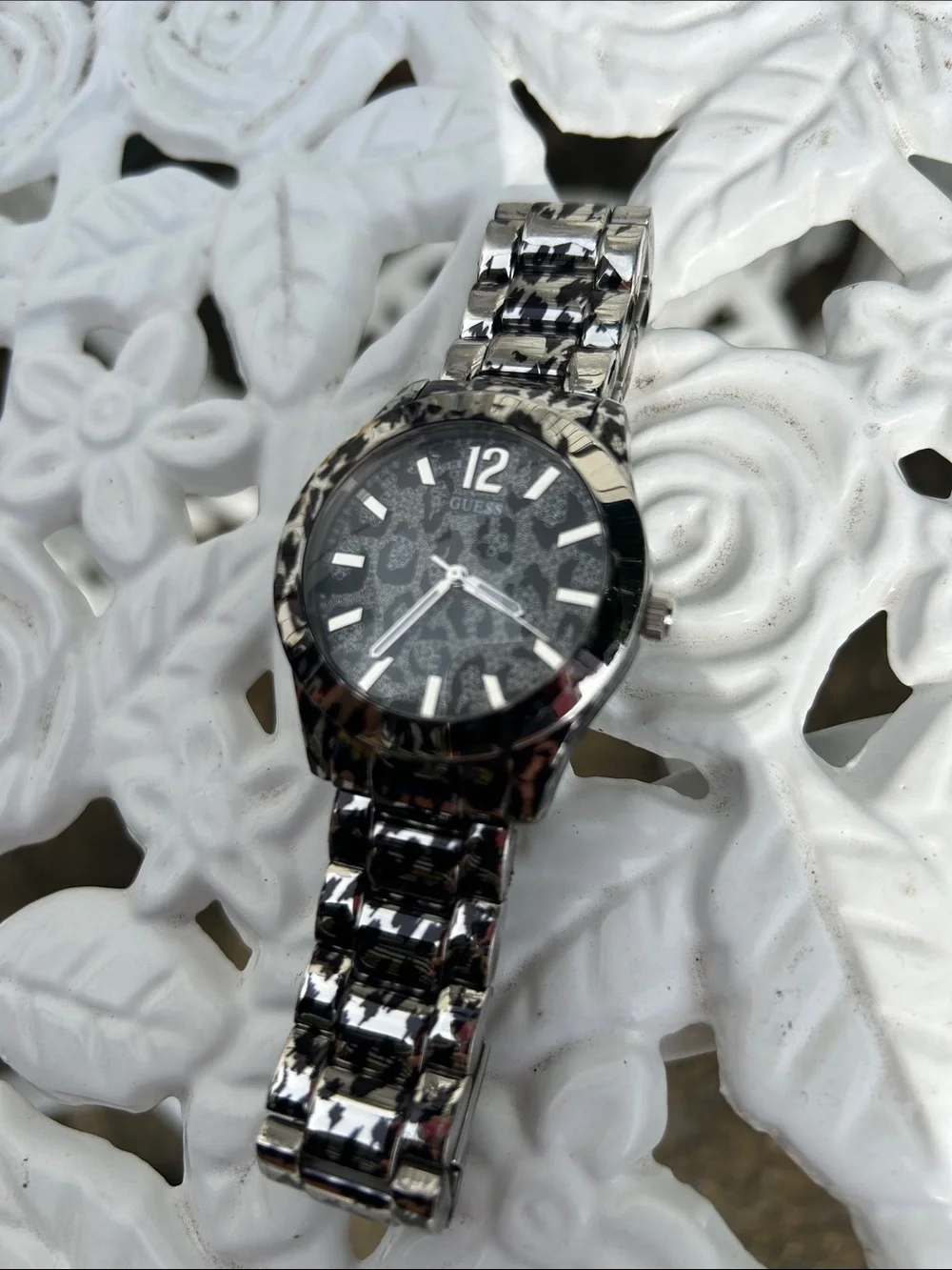 Guess Women's Silver Glitter Dial Bracelet Watch